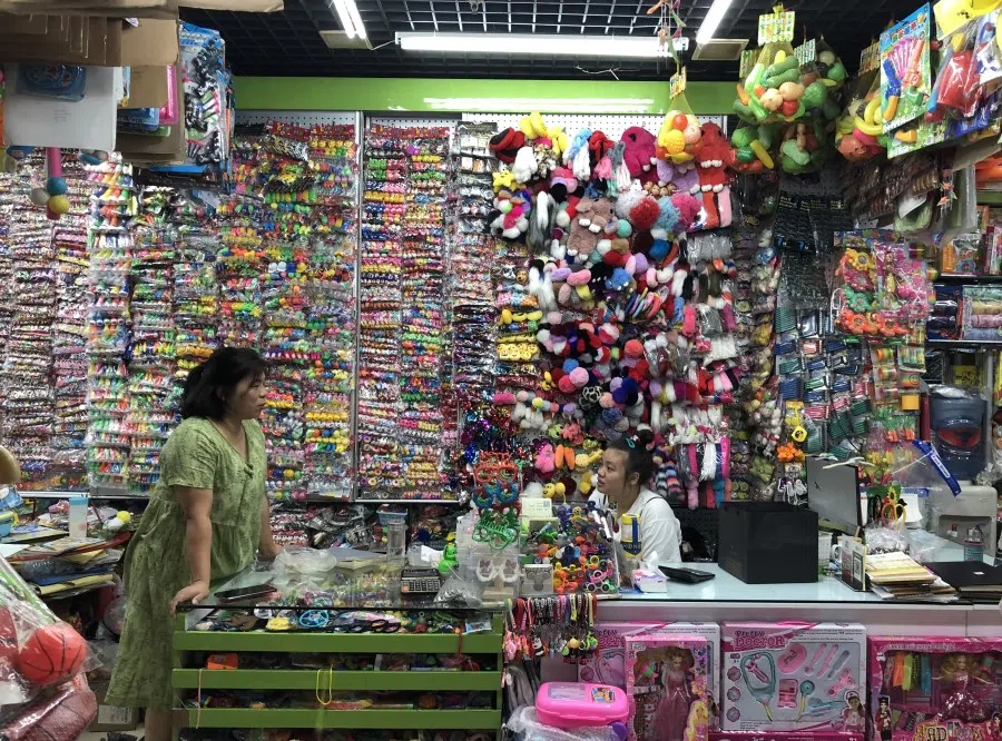 The vendors in Yiwu continue the spirit of "trading chicken feathers for sugar", meaning to do any trade for profit, no matter how small.