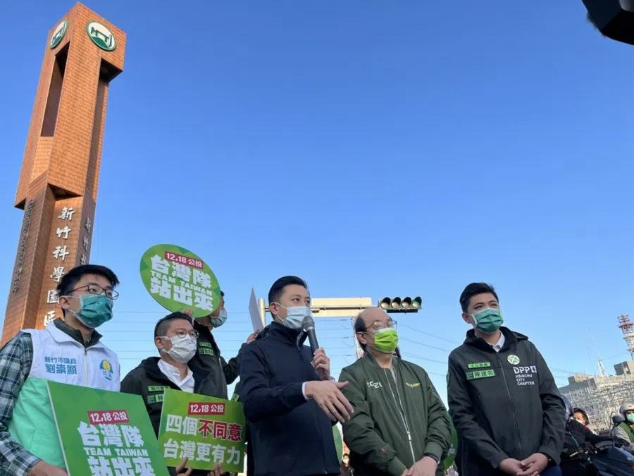 Ker Chien-ming (second from right) with Lin Chih-chien (centre) on the campaign trail in Hsinchu, December 2021. (Handout/Democratic Progressive Party)