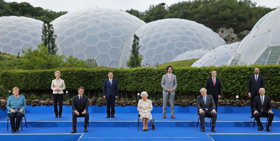 G7 leaders from Canada, France, Germany, Italy, Japan, the UK and the US with Britain's Queen Elizabeth II (centre) during an evening reception at The Eden Project in Carbis Bay, Cornwall, 11 June 2021. (Jack Hill/AFP)