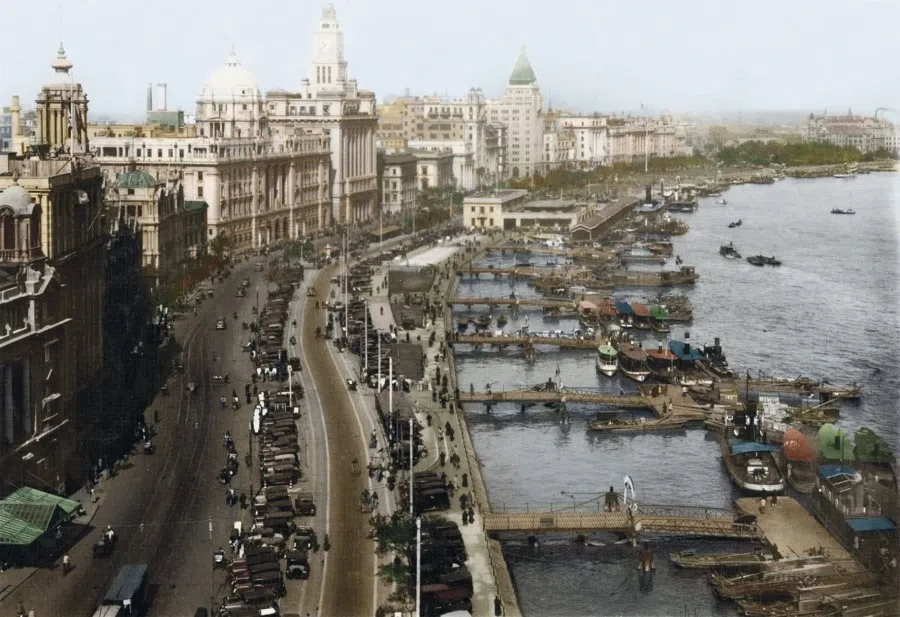 Shanghai was thriving in the 1930s, as China's economic, cultural, and educational centre. This was where foreign businessmen gathered, and where there were many money-making opportunities. This was the golden period of the Nationalist government after uniting China.