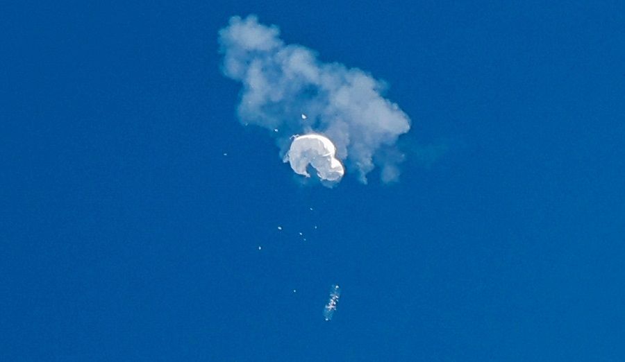The suspected Chinese spy balloon drifts to the ocean after being shot down off the coast in Surfside Beach, South Carolina, US, 4 February 2023. (Randall Hill/Reuters)
