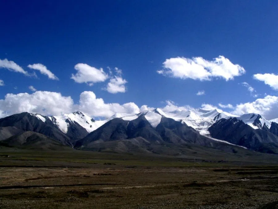 A view of the western Kunlun Mountains from the Tibet-Xinjiang highway. (Photo: Alliance française de Wuhan/Licensed under CC BY-SA 3.0)