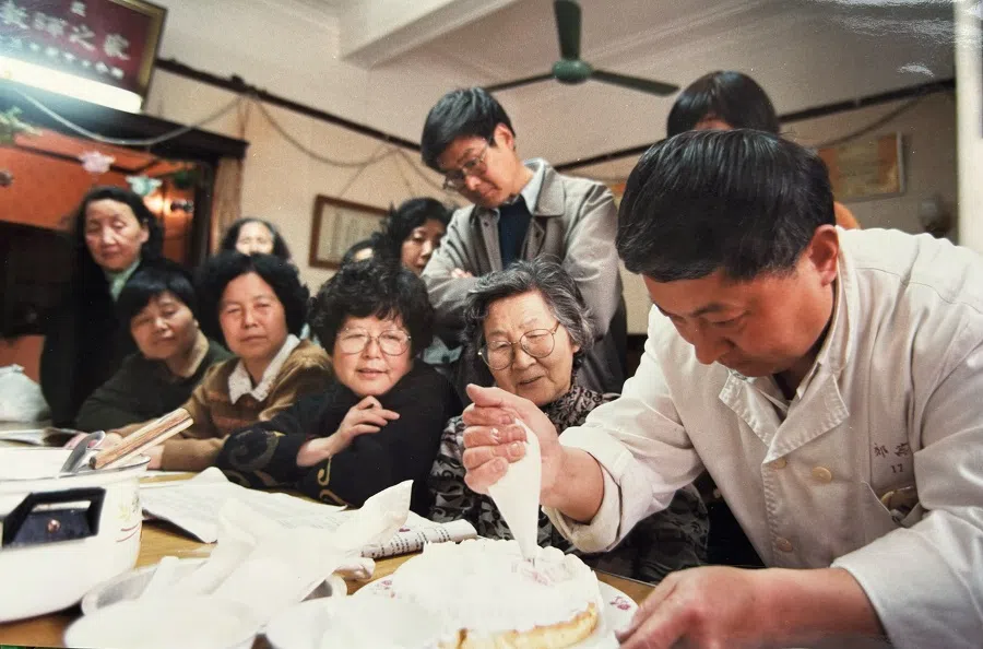 In the 1980s, Shanghai chefs began teaching the art of Western-style pastry making, marking the emergence of leisure-oriented lifestyles.