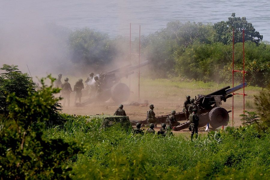 Soldiers fire 155mm howitzers during an annual live-fire military exercise in Pingtung, Taiwan, 11 August 2022. (Ann Wang/Reuters)