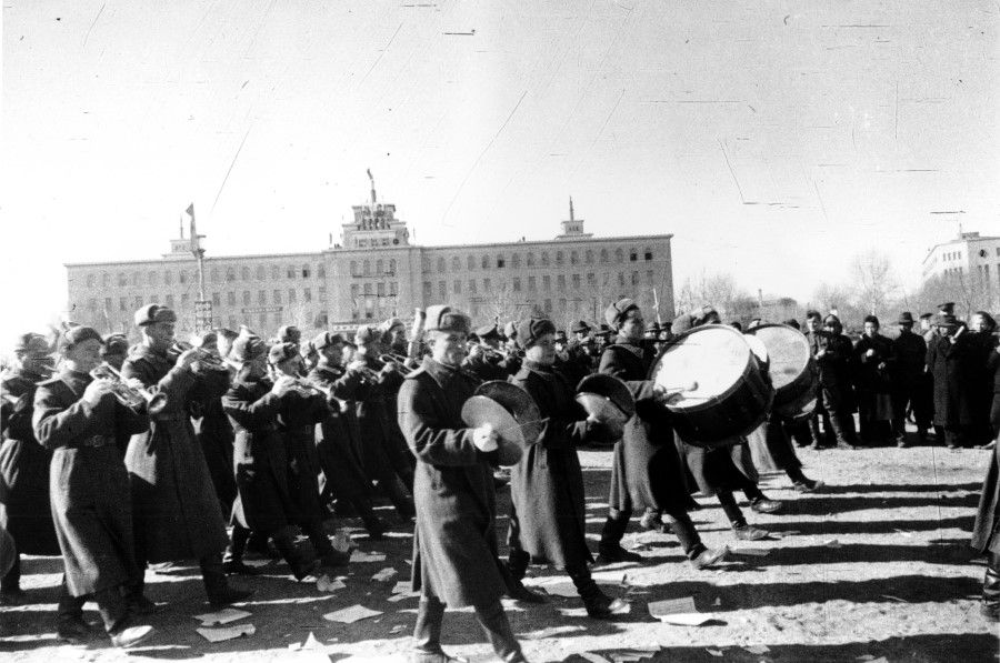 In November 1945, the Red Army held a military parade in Changchun to celebrate the 28th anniversary of the October Revolution.