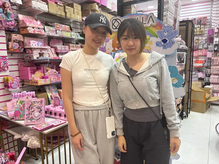 Anna (right) set up a store with her brother and sister-in-law. (Lim Zhan Ting/SPH Media)