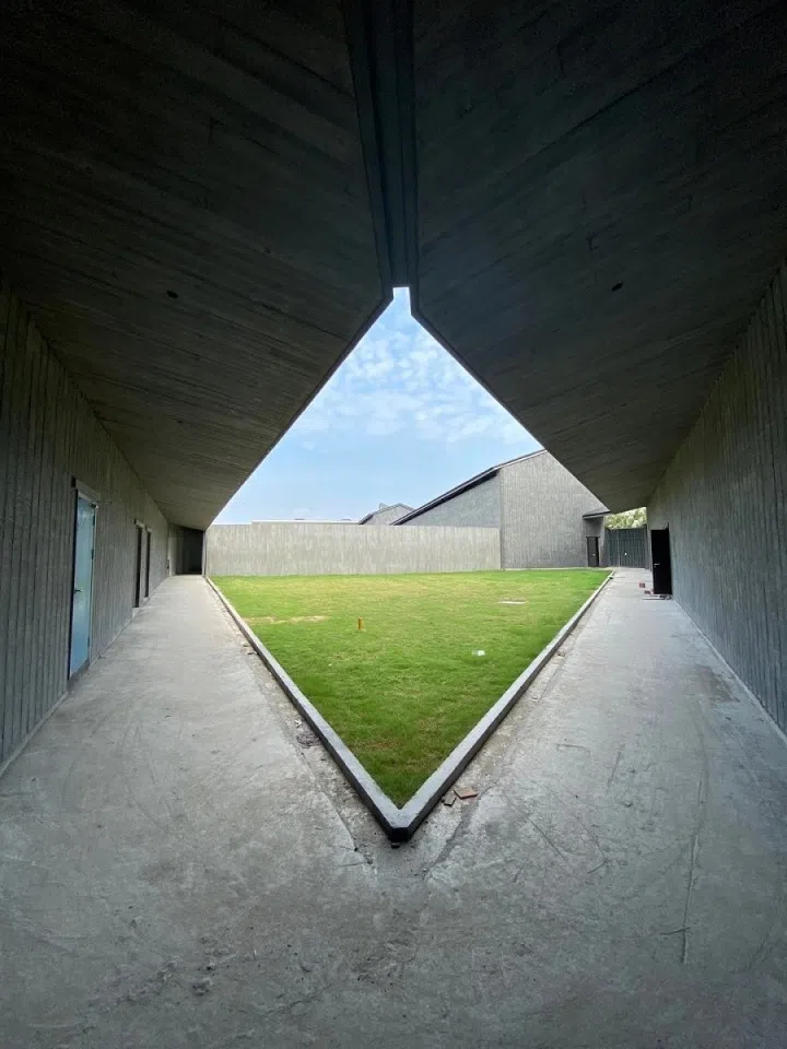 Chang Yung Ho, Wu Dayu Art Museum, courtyard under construction, Wuzhen.