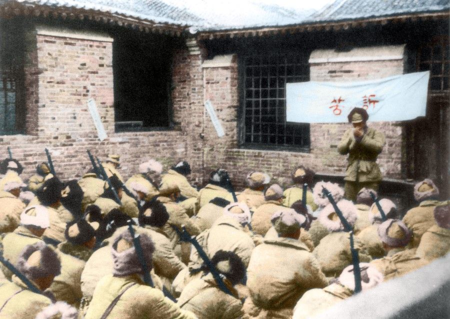 1947: CCP troops holding a session to "recall suffering", where soldiers with a farming background recounted sad stories of families being persecuted by landowners, in order to stir up class hatred. Such military education was very effective in inspiring the fighting morale of the CCP troops.