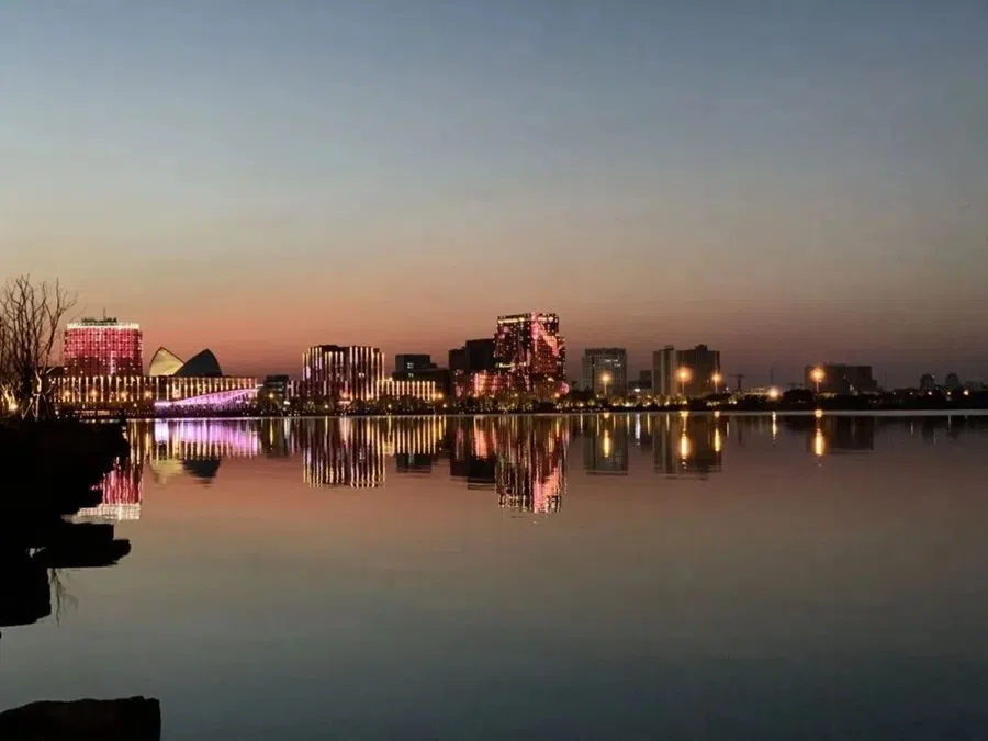 Photo Lin-gang in the evening. (Liu Feier/Lin-gang Special Area official website)