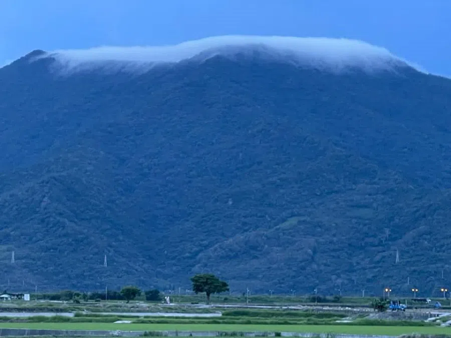 A scenic view of the Central Mountain Plains (中央山脉) from Chishang.