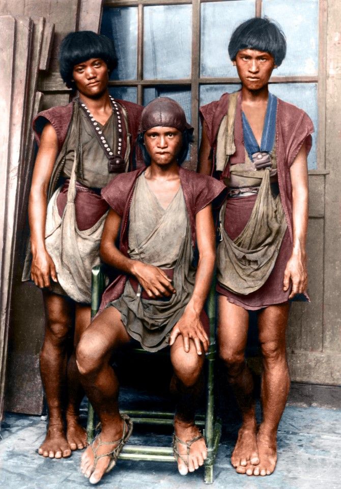 A photo of three indigenous Taiwanese, 1900s. They were strong of body and indomitable of spirit.