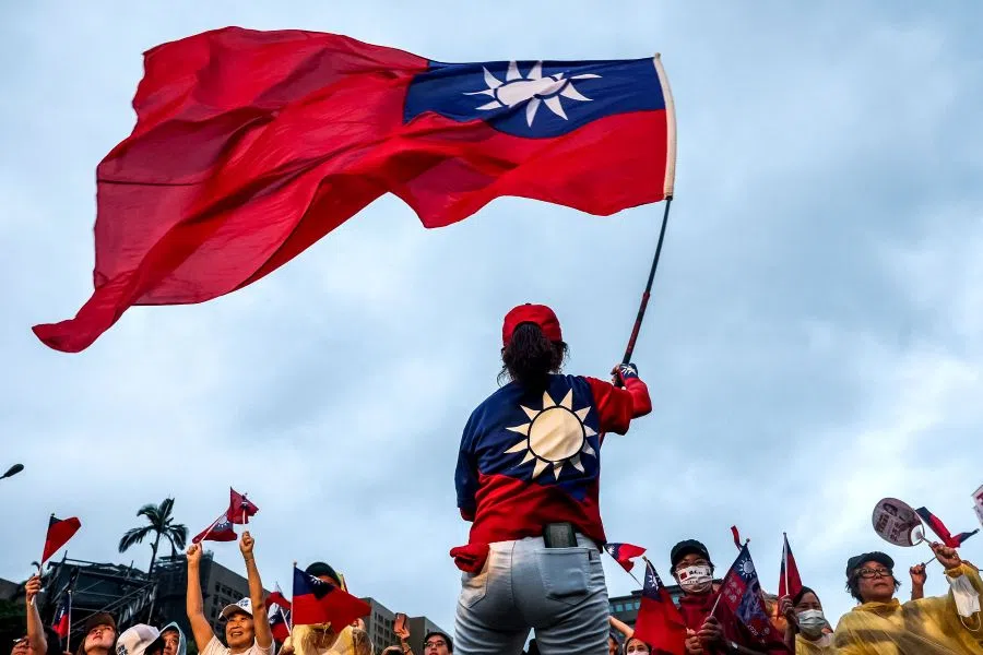 A supporter of Taiwan‘s main opposition party, Kuomintang, waves the country’s flag during a rally against the recall election in front of the Presidential Office in Taipei on 25 July 2025.