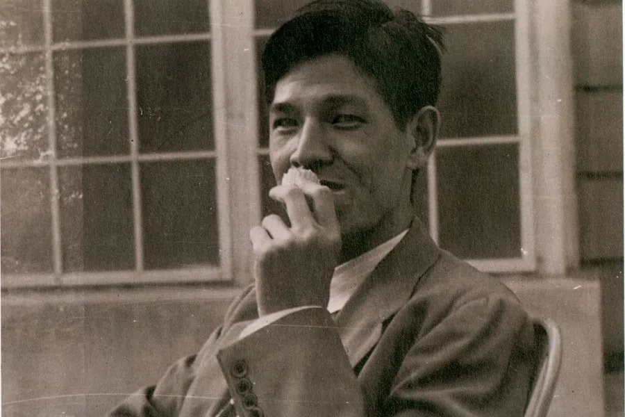 A cheerful Lee Teng-hui in this photo taken outside a dining hall at Iowa State University.