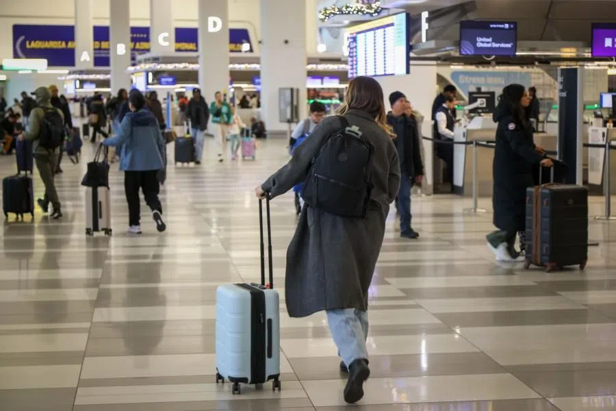 Travelers at LaGuardia Airport (LGA) in the Queens borough of New York, US, on 26 December 2025. (Michael Nagle/Bloomberg)