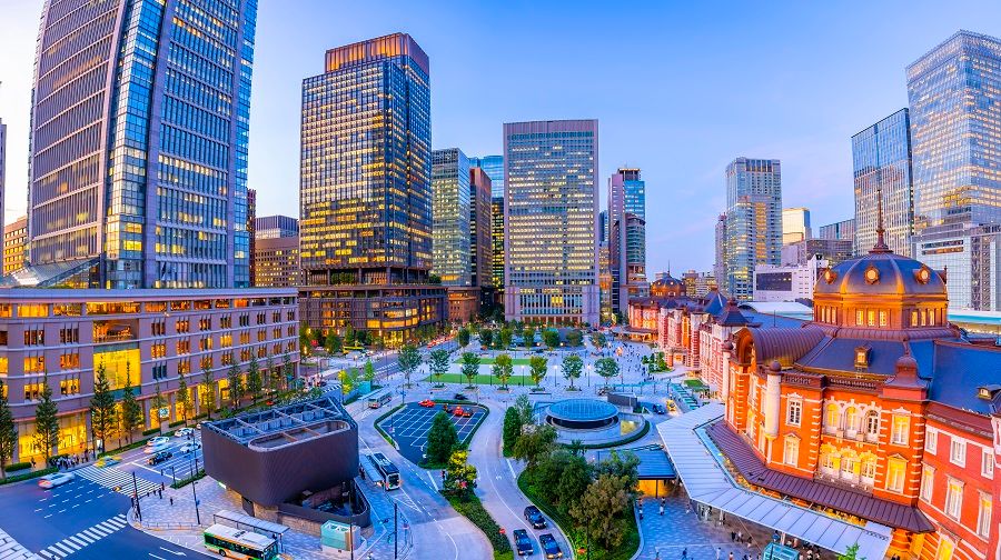 A view of the Tokyo Station (right). (iStock)