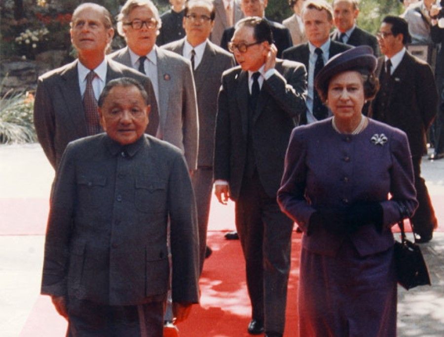 Queen Elizabeth II with Deng Xiaoping, 1986. (Internet)