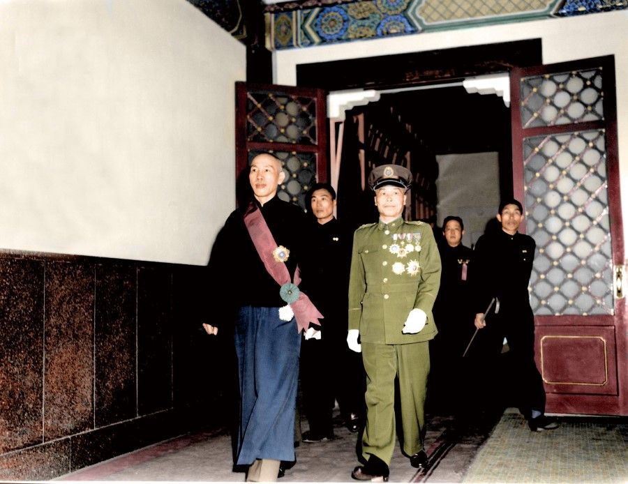 On 20 May 1948, the National Assembly held an inauguration ceremony for the president and vice-president. The photo shows Chiang Kai-shek and Li Tsung-jen walking together to the hall. The ceremony was solemn and grand, with about 3,000 National Assembly representatives, Legislative Yuan members, Control Yuan members, agency heads, and diplomats in attendance.