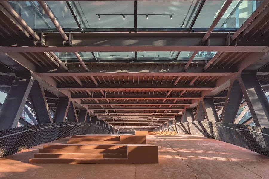 Chang Yung Ho, Jishou Art Museum, pedestrian bridge, Jishou, 2019. (Photo: Tian Fangfang)