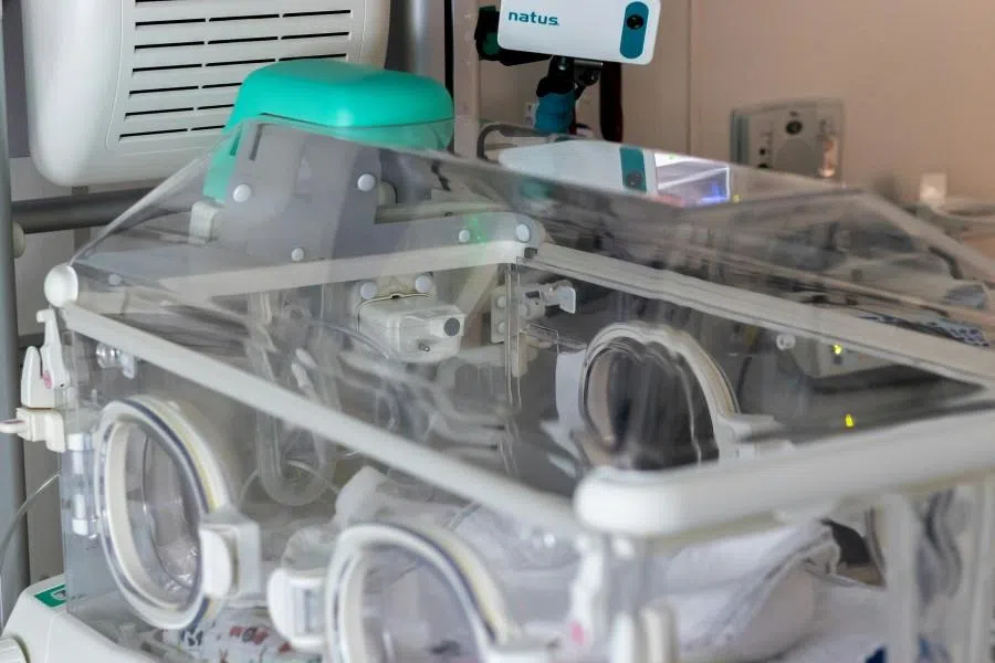 An incubator in a hospital. (Photo by Joshua Taylor on Unsplash)