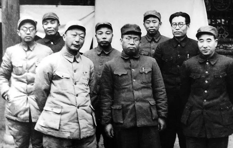 Gao Gang (second from right) with military leaders in the Northeast, 1948. Lin Biao (first from right) was a former comrade of Mao Zedong. (Internet)