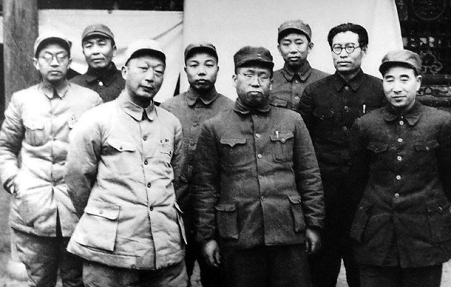 Gao Gang (second from right) with military leaders in the Northeast, 1948. Lin Biao (first from right) was a former comrade of Mao Zedong. (Internet)