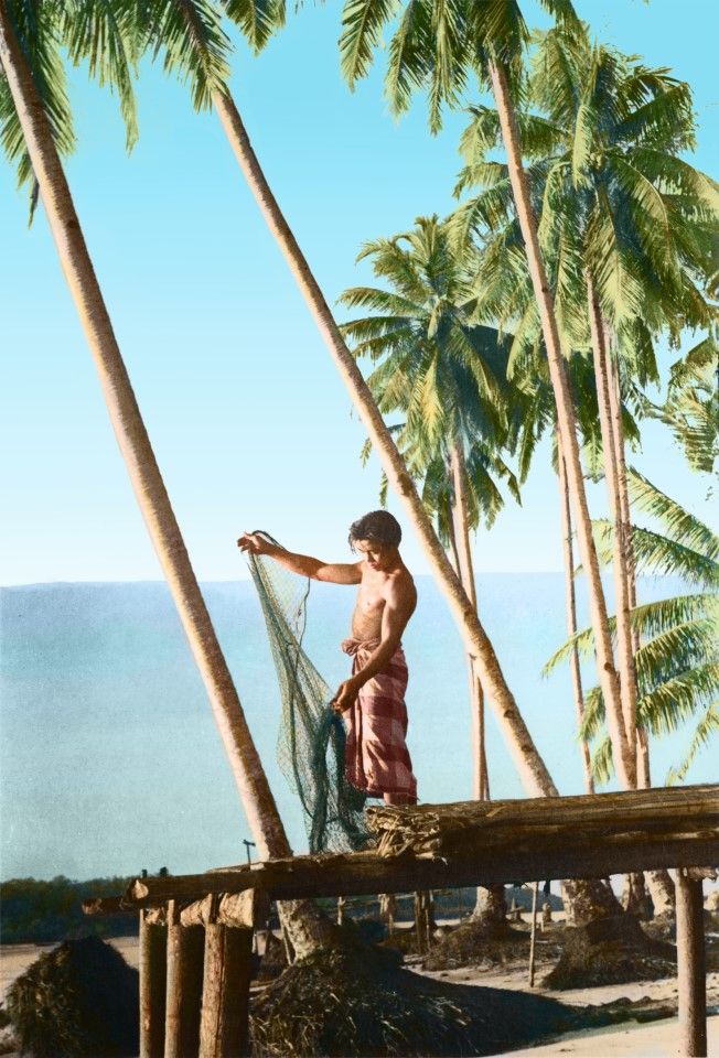 A young Malay fisherman taking in his nets, 1950s. Generations of fisherfolk lived in the kelongs on the shore. From the 1970s, as fishing slowly gave way to cultivating fish in the interests of productivity and land use efficiency, traditional kelongs disappeared.