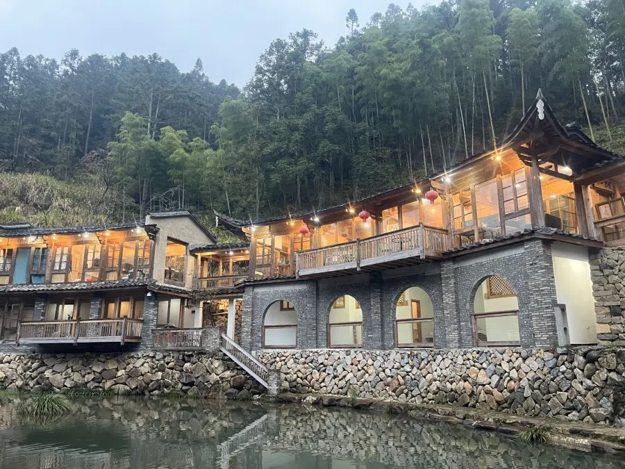 Liu Bin set up a book cafe in Qiantou village, Ningde city. (Courtesy of Liu Bin)