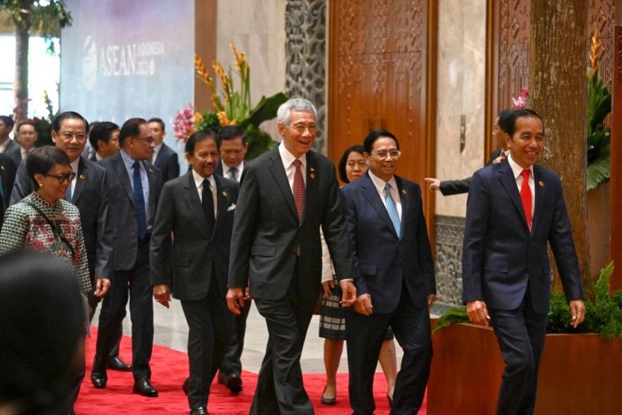 Prime Minister of Singapore, Lee Hsien Loong (centre) and Indonesian President Joko Widodo (right) at the 43rd ASEAN Summit at the Jakarta Convention Centre on 5 September 2023. (SPH Media)