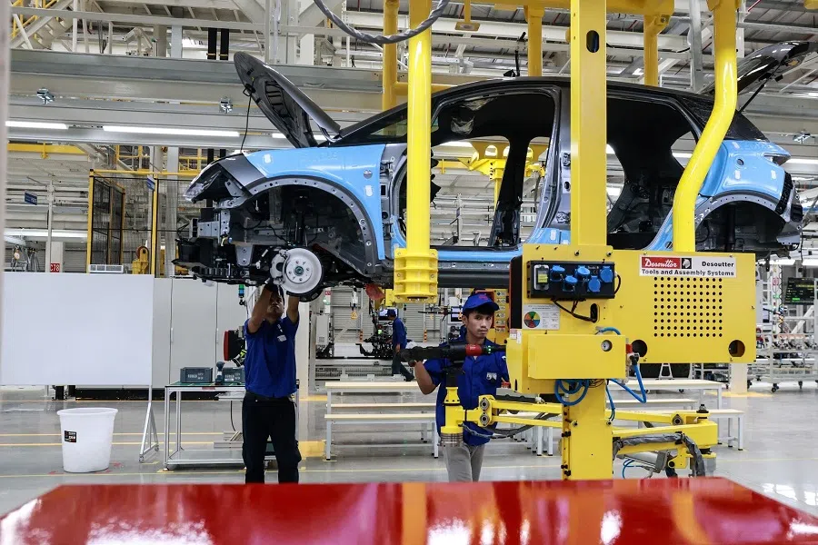 Workers assemble a BYD Co. Dolphin compact hatchback EV inside the company’s new plant in Nikhom Phatthana, Rayong province, Thailand, on 4 July 2024. (Valeria Mongelli/Bloomberg)