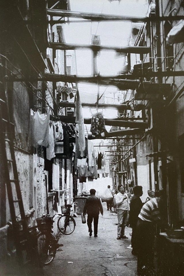 In the 1940s, over 70% of residents in Shanghai lived in alleys like this. (Courtesy of Shen Jialu)