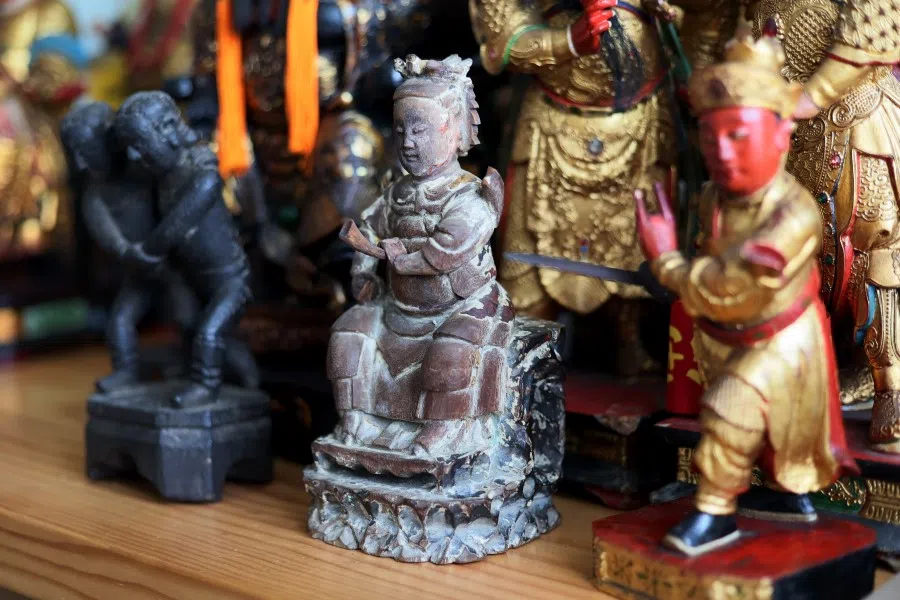 A figurine of Lady Linshui.