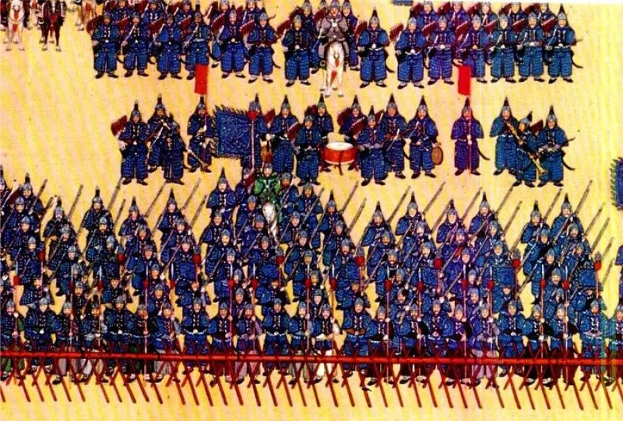 Blue banner soldiers parading in front of Emperor Qianlong, 18th century, painter unknown. (Internet)