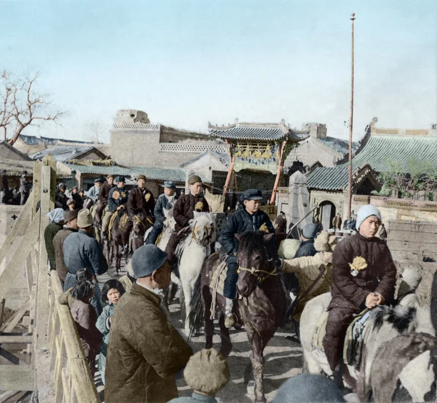 In 1951, the Chinese government went to farming villages to get civilians to join the army, with military propaganda and recruitment. This war became a crucial opportunity for the Chinese government to promote patriotism.