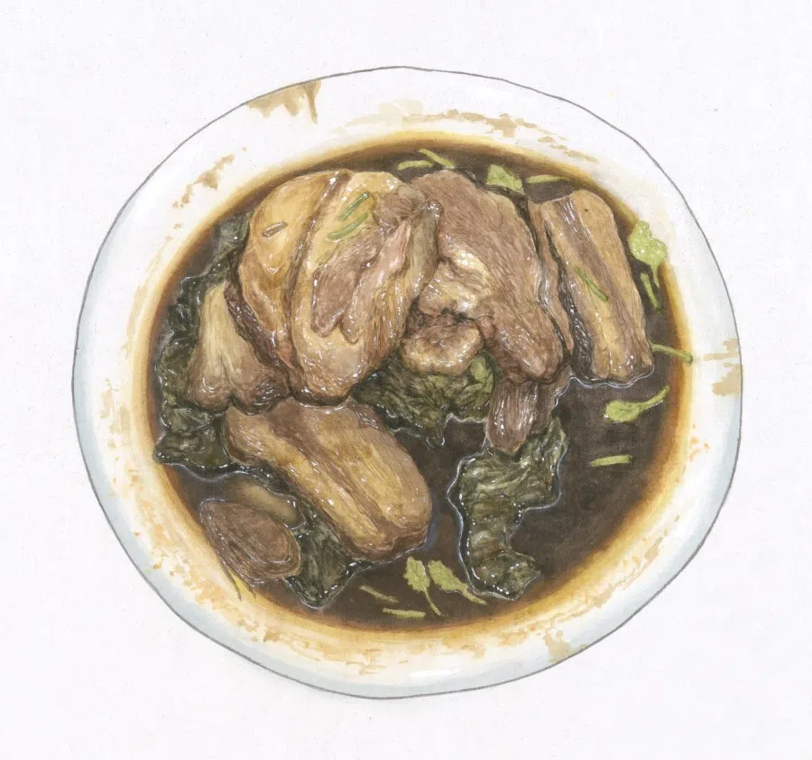 The important thing in cooking braised pork with preserved mustard is to fry the pork belly meat over a medium fire until just slightly burnt, then use the lard in the wok to fry minced garlic, chopped shallots, and some red chilli to taste. Finally, put the pork belly in a bowl, filling up the gaps with the preserved mustard, then steam in an electric cooker; it will take about half an hour for the meat to absorb the flavours better. During the cooking process, the flavours of the preserved mustard and soy sauce seep into the pork belly, making a savoury and fragrant dish to enjoy with rice.