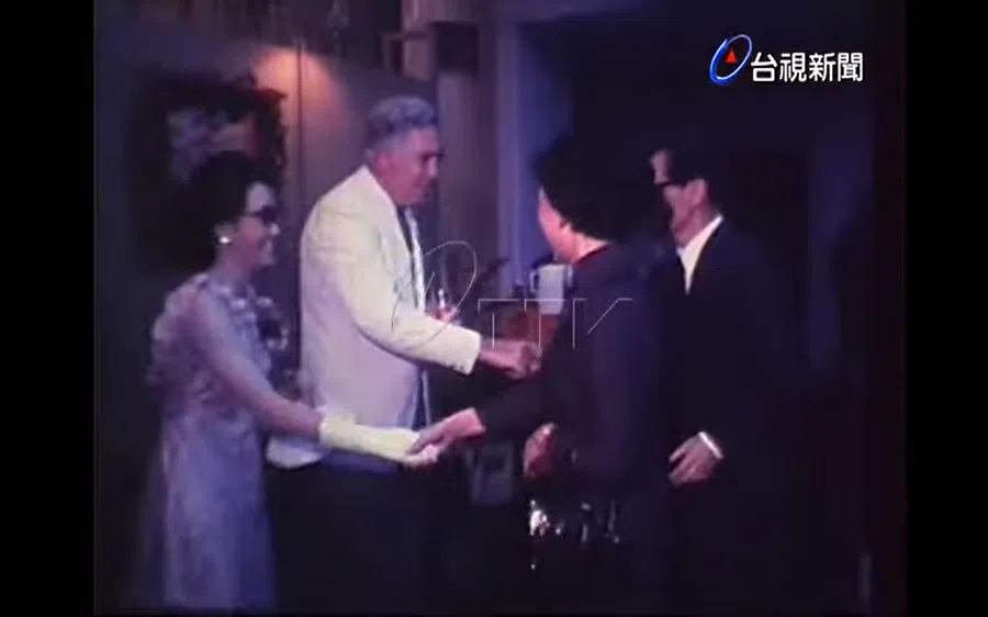 Shu-min and Robert's wedding. (Screen grab from YouTube/台視影音文化資產 TTV audiovisual cultural assets)