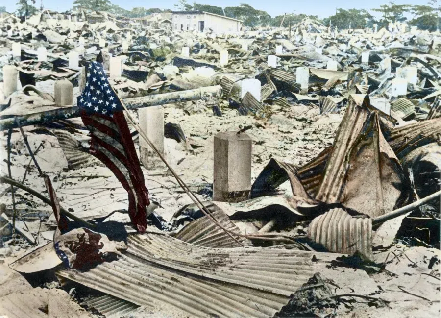 In April 1942, the US army was defeated in the Philippines and the Stars and Stripes was torn and thrown to the ground. (Hsu Chung-mao)