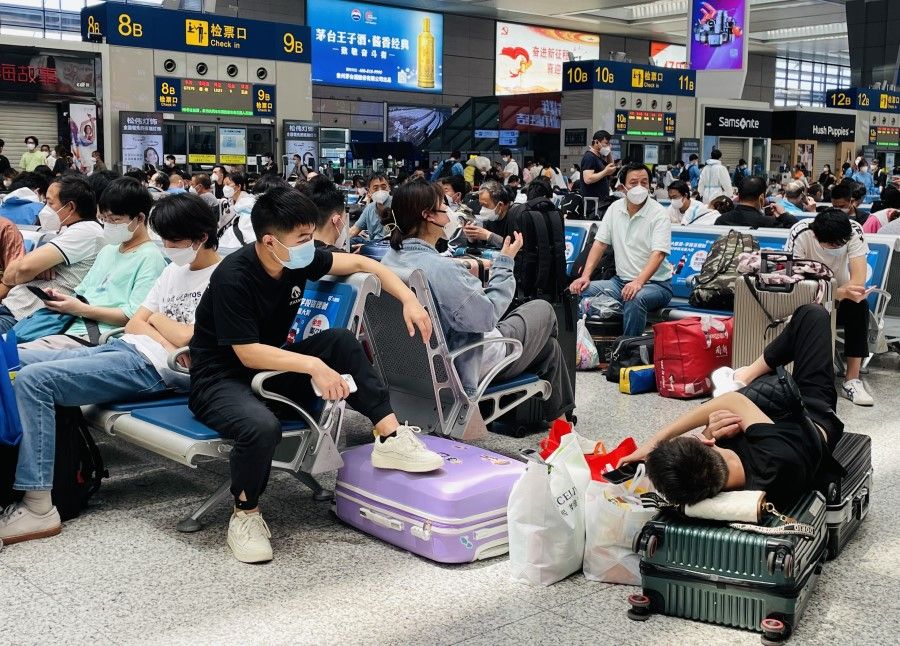 People surrounded by their luggage in the waiting hall at Hongqiao railway station, 31 May 2022. (Chen Jing/SPH Media)