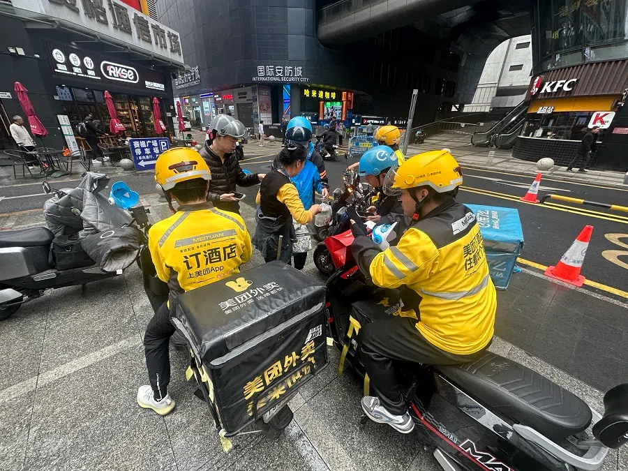 Riders passing orders to substitute delivery aunties.