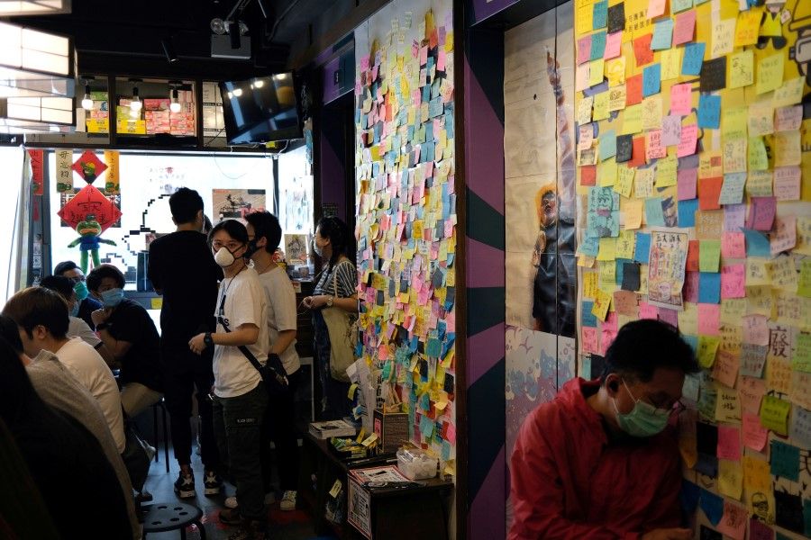 Customers sit inside a yellow restaurant called ''Mainichi'', during ''golden week'' holiday by supporting local businesses with the pro-democracy views, in Hong Kong, China, 1 May 2020. (Tyrone Siu/REUTERS)