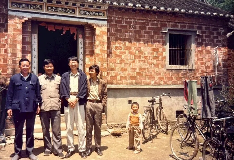 In mid-1990, I travelled to Yangzhou to visit Shao (far right), the man who saved my life. His home was in a rural village outside Yangzhou.