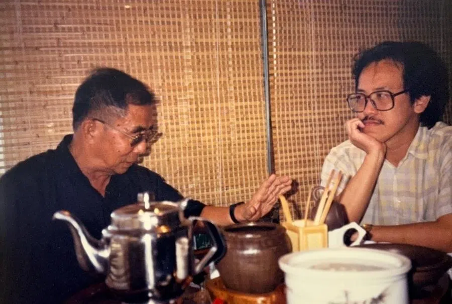 Singaporean writer Yeng Pway Ngon (right), together with Sin Chew Jit Poh former chief editorial writer Lee Sing Ko, 1987.
