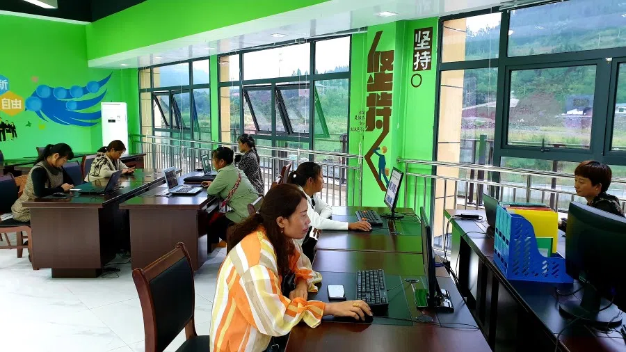 The incubation centre provides e-commerce skills training.