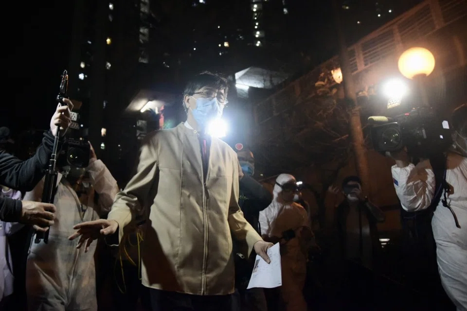 Prof Yuen Kwok-yung (centre) and a team of experts heading to Tai Po in Hong Kong to evaluate the Covid-19 situation, 14 March 2020. Mainland China has criticised his commentary on the Covid-19 epidemic. (CNS)