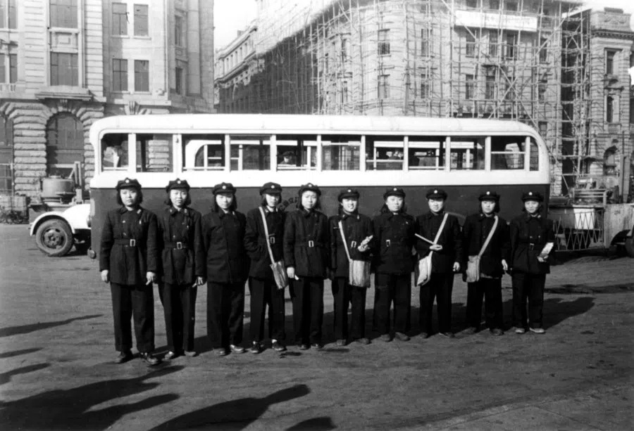 In 1951, female ticket sellers on Shanghai's public buses wore uniforms of the new era.