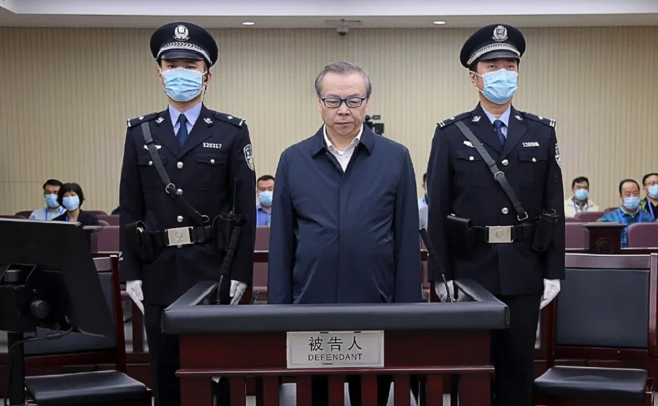 Former chairman of China Huarong Asset Management Lai Xiaomin being tried in court for accepting bribes worth over 1.78 billion RMB. (Weibo)
