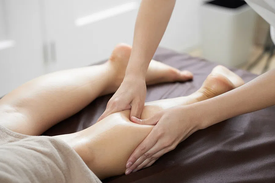 Acupressure massage stimulates acupoints to bring about therapeutic effects. (iStock)
