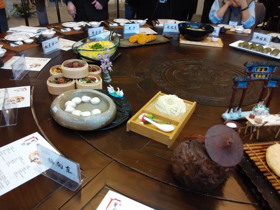 The snack banquet served.