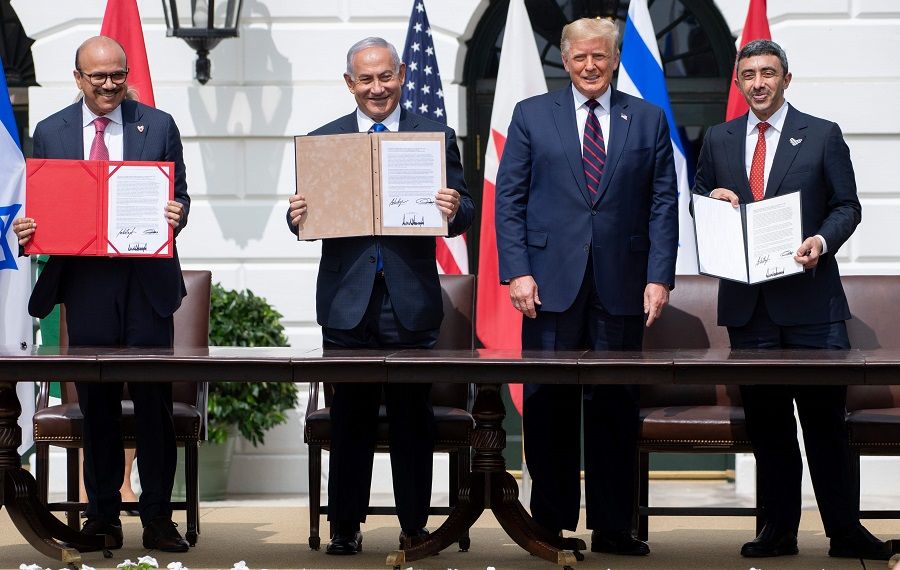 (left to right) Bahrain Foreign Minister Abdullatif bin Rashid Al Zayani, Israeli Prime Minister Benjamin Netanyahu, US President Donald Trump, and UAE Foreign Minister Sheikh Abdullah bin Zayed Al Nahyan hold up documents after participating in the signing of the Abraham Accords where the countries of Bahrain and the United Arab Emirates recognise Israel, at the White House in Washington, DC, 15 September 2020. (Saul Loeb/AFP)