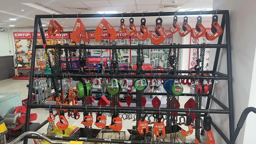 Chen Changzhan started a hardware store in Ghana. (Photo provided by interviewee)