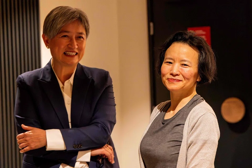 This handout photograph taken on 11 October 2023 and released by Australia's Department of Foreign Affairs and Trade shows Australian Foreign Minister Penny Wong (left) and Australian journalist Cheng Lei upon her arrival at the airport in Melbourne, Australia. (Sarah Hodges/Australia's Department of Foreign Affairs and Trade (DFAT)/AFP)